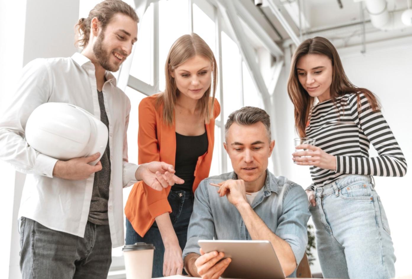 Séance de formation en gestion patrimoniale avec participants et formateur
